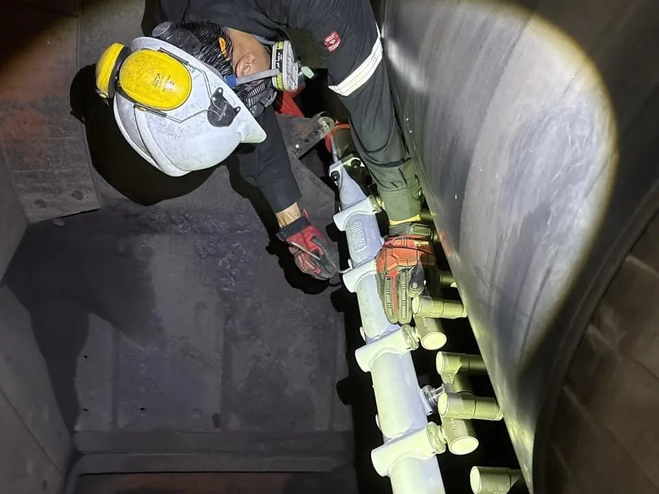 Installing scraper blade segments inside a conveyor chute
