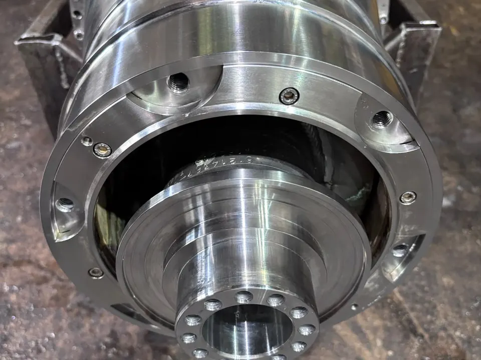 Close-up of a serviced decanter bowl hub